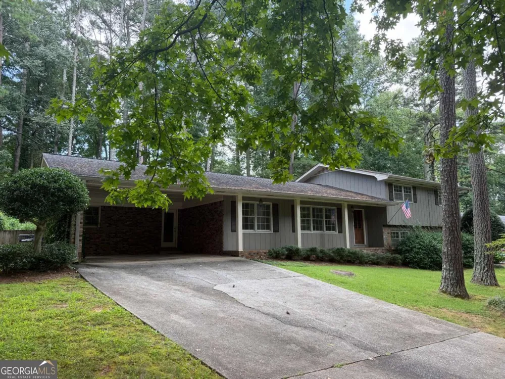 3887 Menlo DR Atlanta, GA 30340