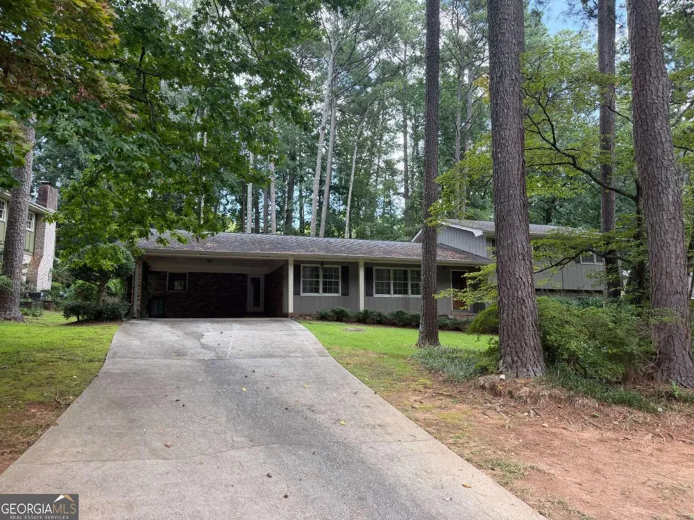3887 Menlo DR Atlanta, GA 30340