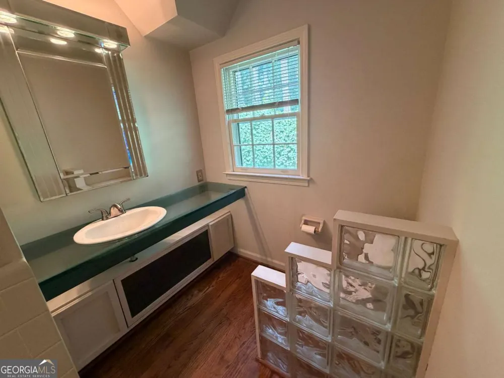 3887 Menlo DR Atlanta, GA 30340