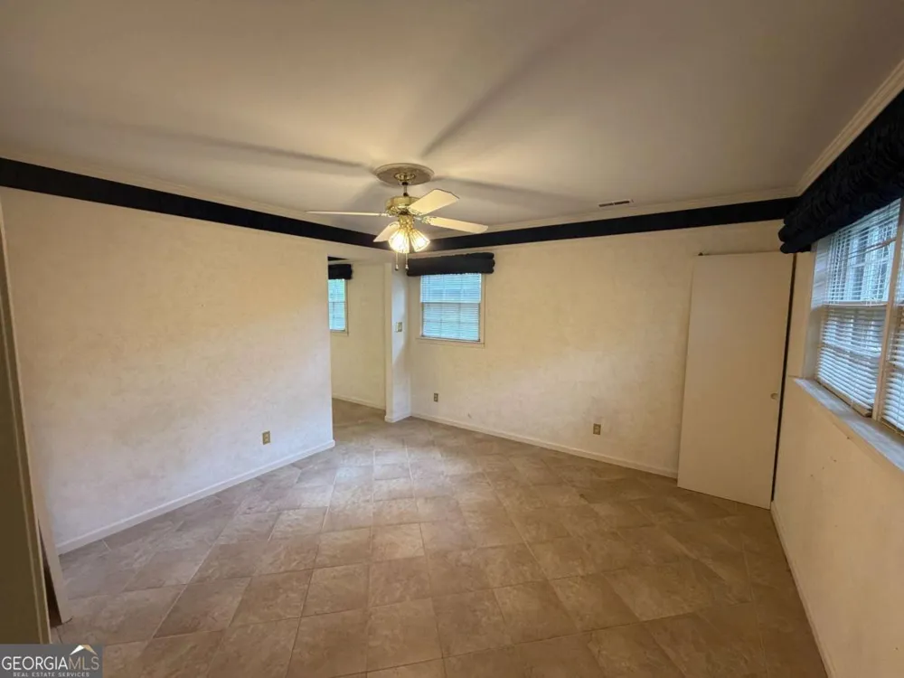 3887 Menlo DR Atlanta, GA 30340