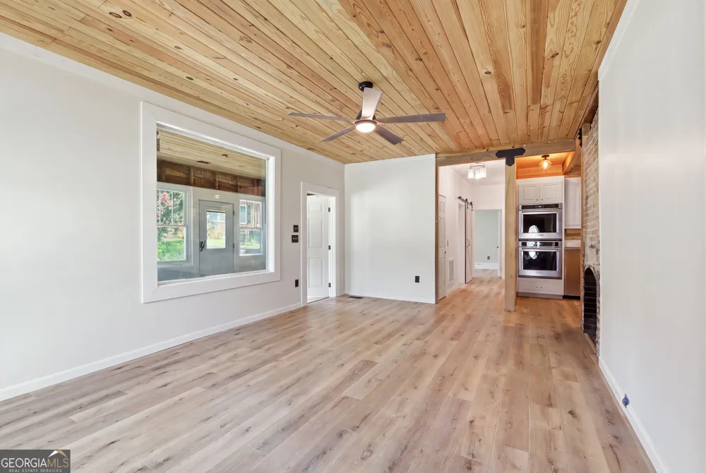 334 E Tugalo ST Toccoa, GA 30577