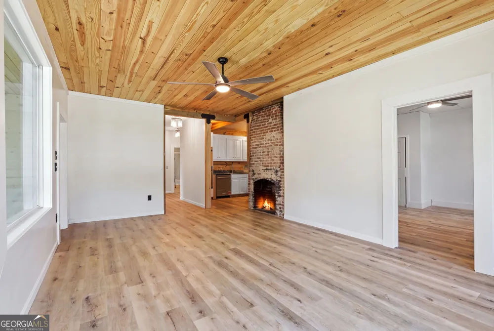 334 E Tugalo ST Toccoa, GA 30577