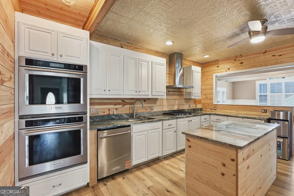 334 E Tugalo ST Toccoa, GA 30577