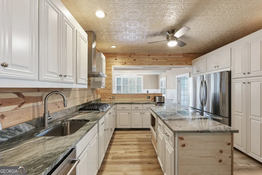 334 E Tugalo ST Toccoa, GA 30577
