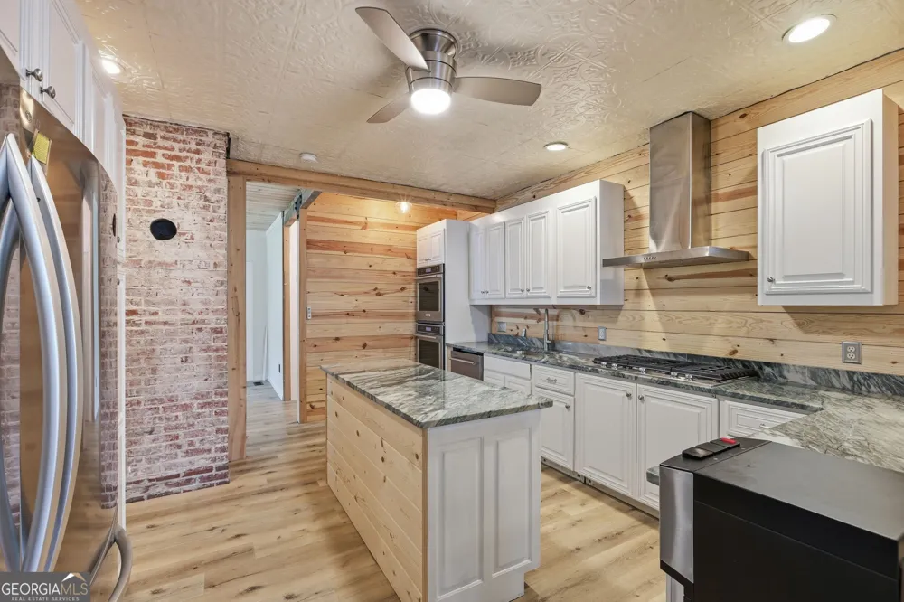 334 E Tugalo ST Toccoa, GA 30577