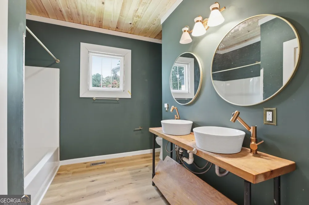 334 E Tugalo ST Toccoa, GA 30577