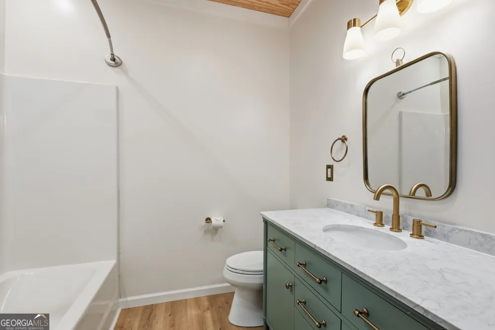 334 E Tugalo ST Toccoa, GA 30577