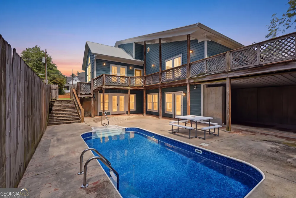 334 E Tugalo ST Toccoa, GA 30577
