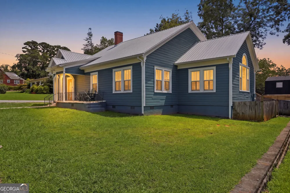 334 E Tugalo ST Toccoa, GA 30577