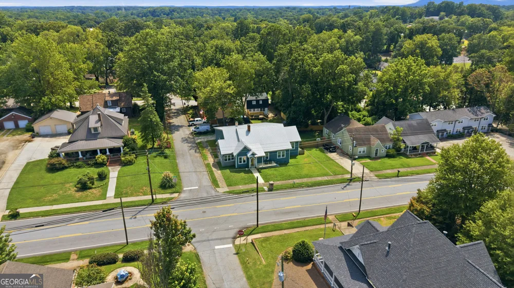 334 E Tugalo ST Toccoa, GA 30577