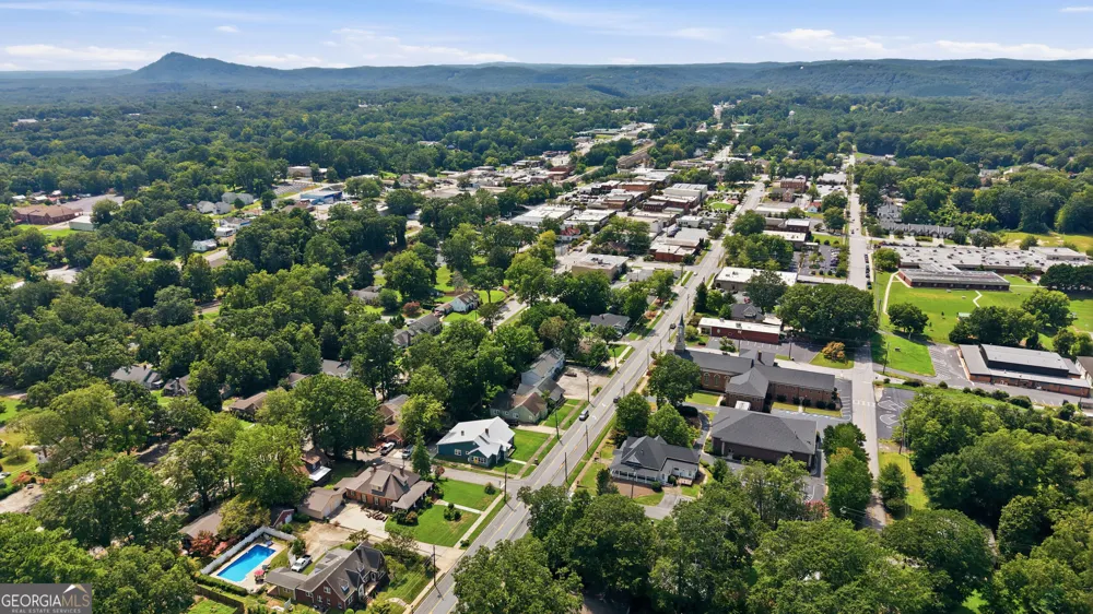 334 E Tugalo ST Toccoa, GA 30577