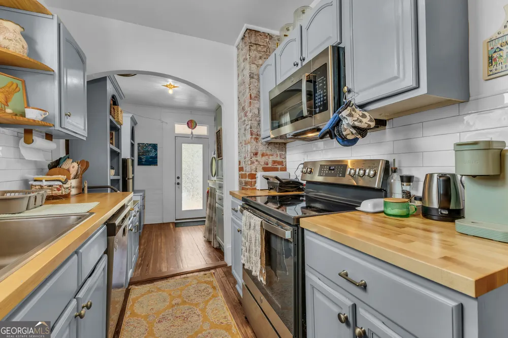 712 E 37th ST Savannah, GA 31401