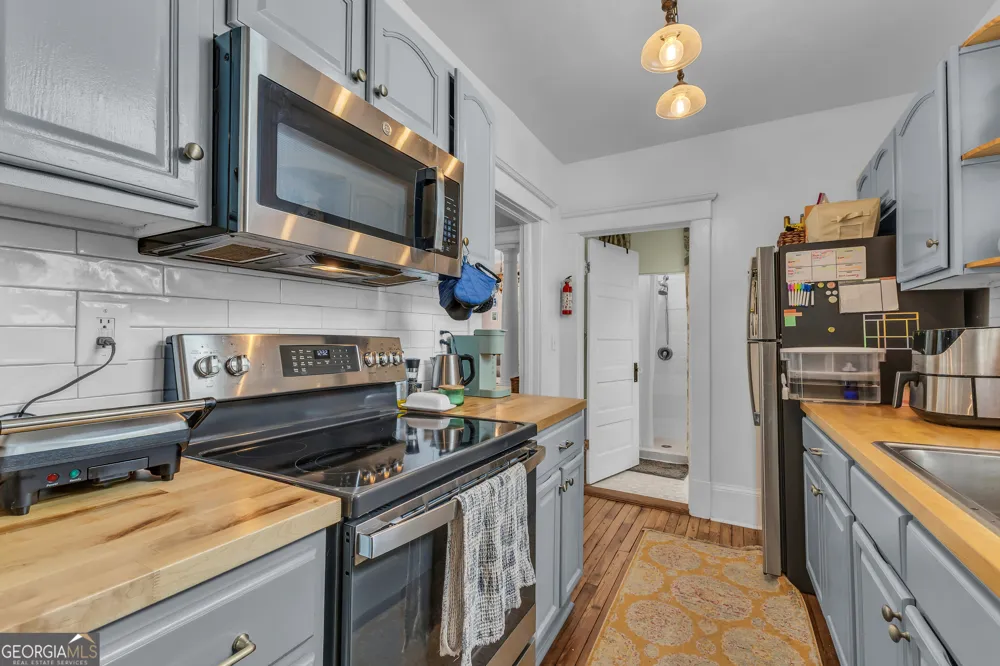 712 E 37th ST Savannah, GA 31401