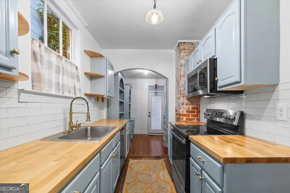 712 E 37th ST Savannah, GA 31401