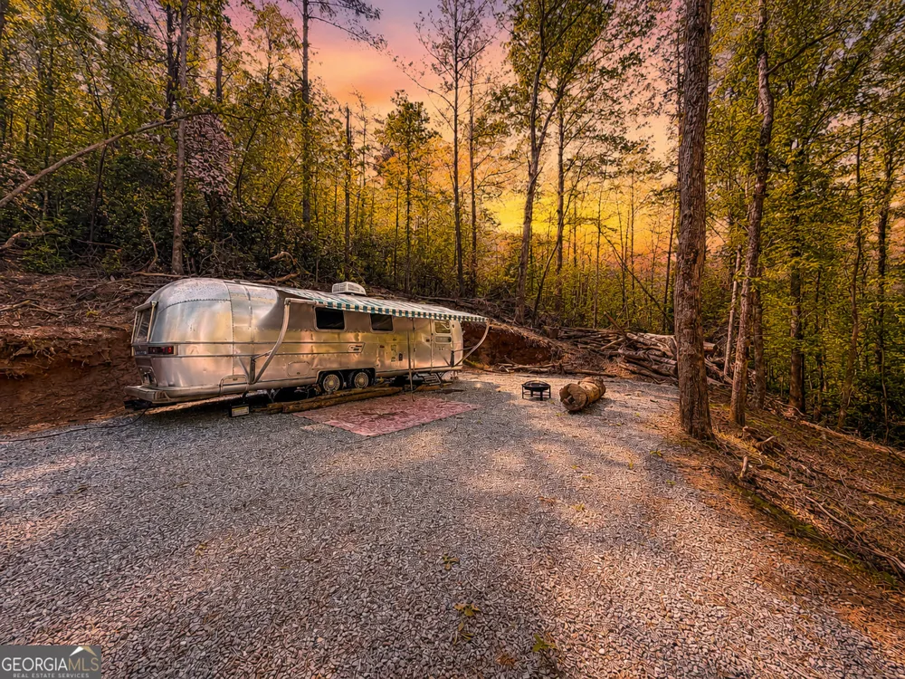 1472 Nugget LN Ellijay, GA 30540