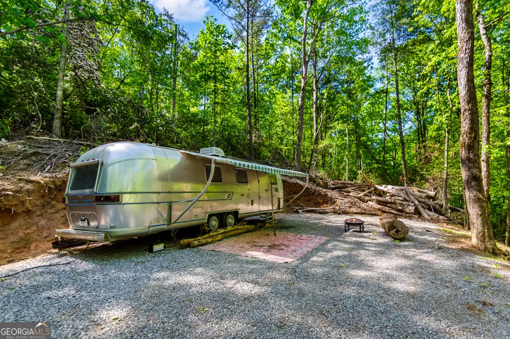 1472 Nugget LN Ellijay, GA 30540