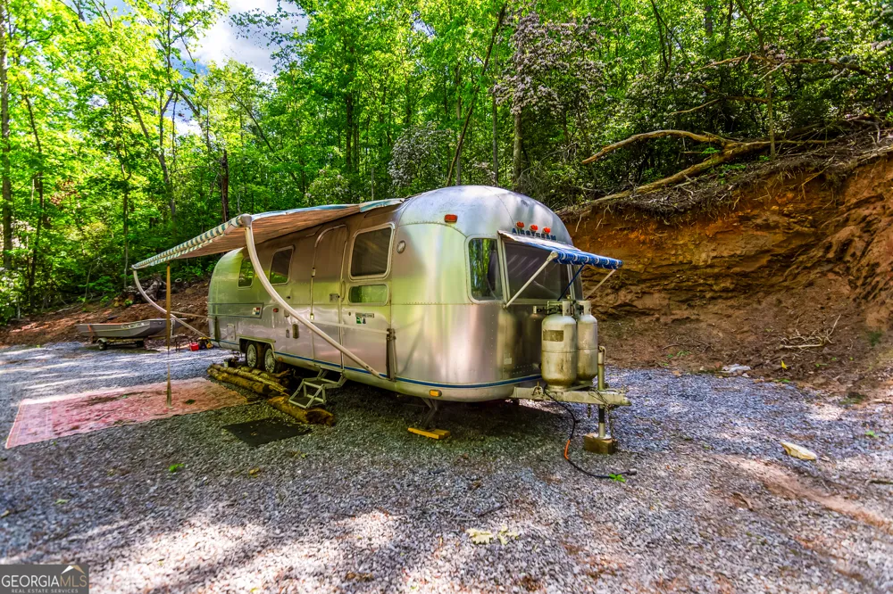 1472 Nugget LN Ellijay, GA 30540