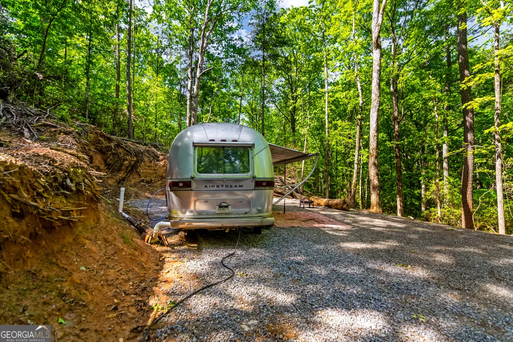1472 Nugget LN Ellijay, GA 30540