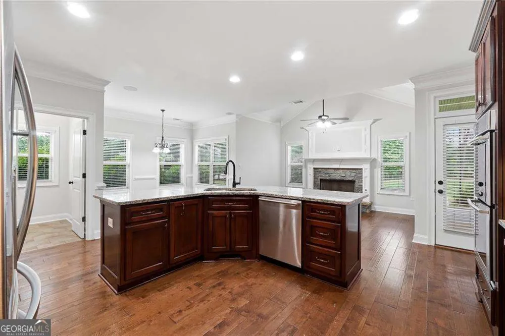 1542 lenten WAY Statham, GA 30666