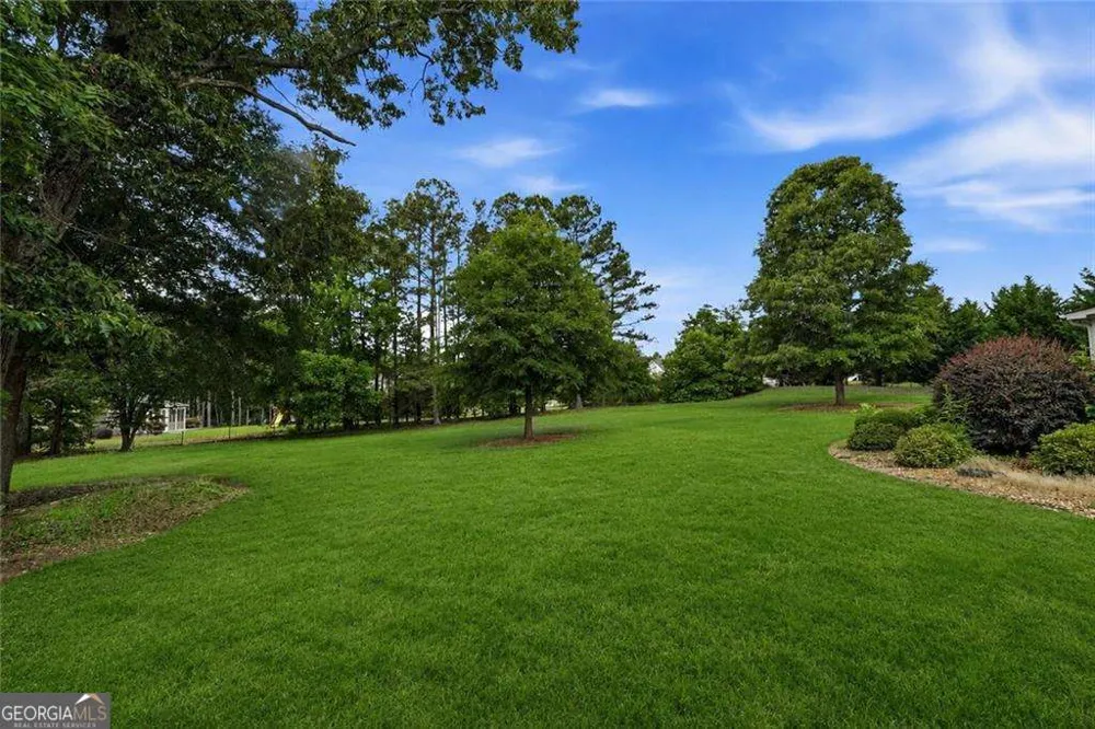 1542 lenten WAY Statham, GA 30666