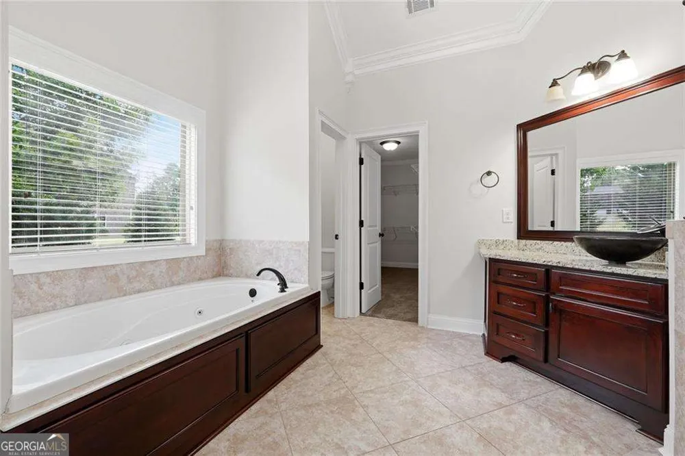 1542 lenten WAY Statham, GA 30666