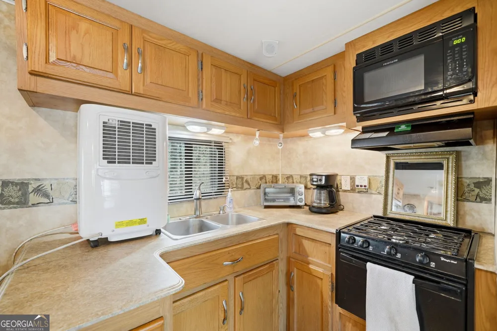96 10th ST Ellijay, GA 30540