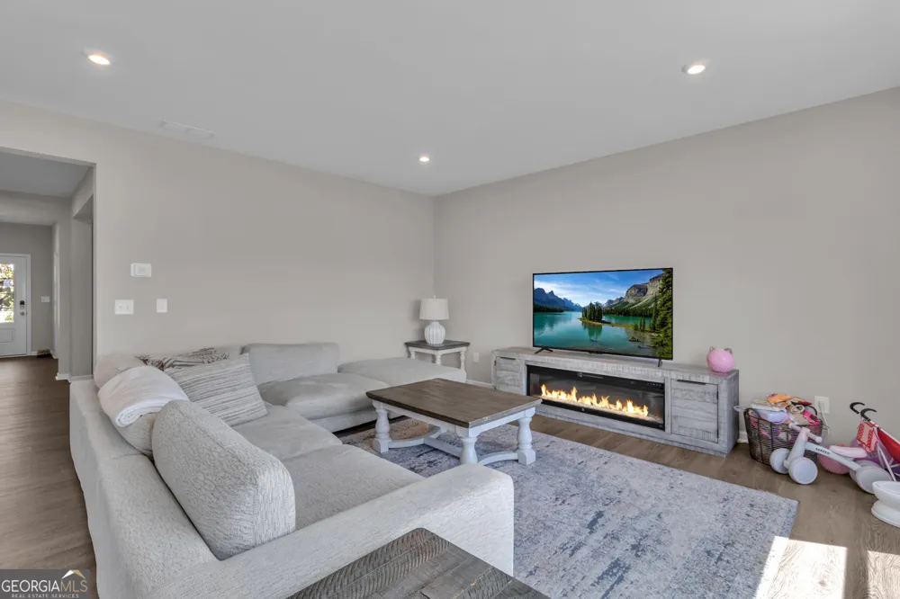 31 Okeechobee WAY Hoschton, GA 30548