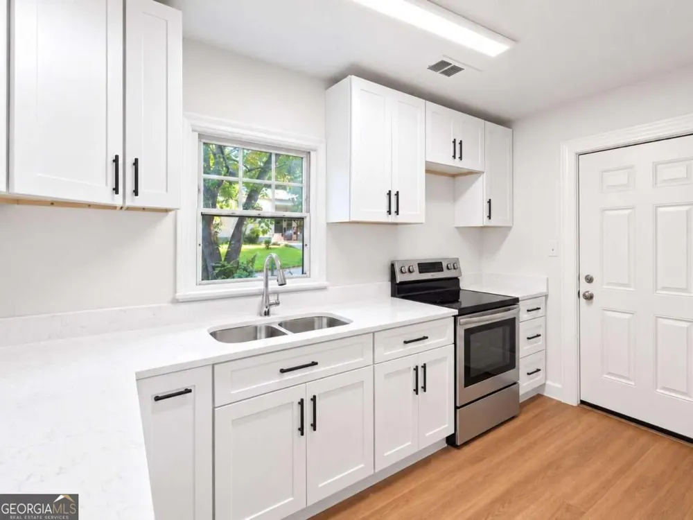 1347 Westmont RD SW Atlanta, GA 30311