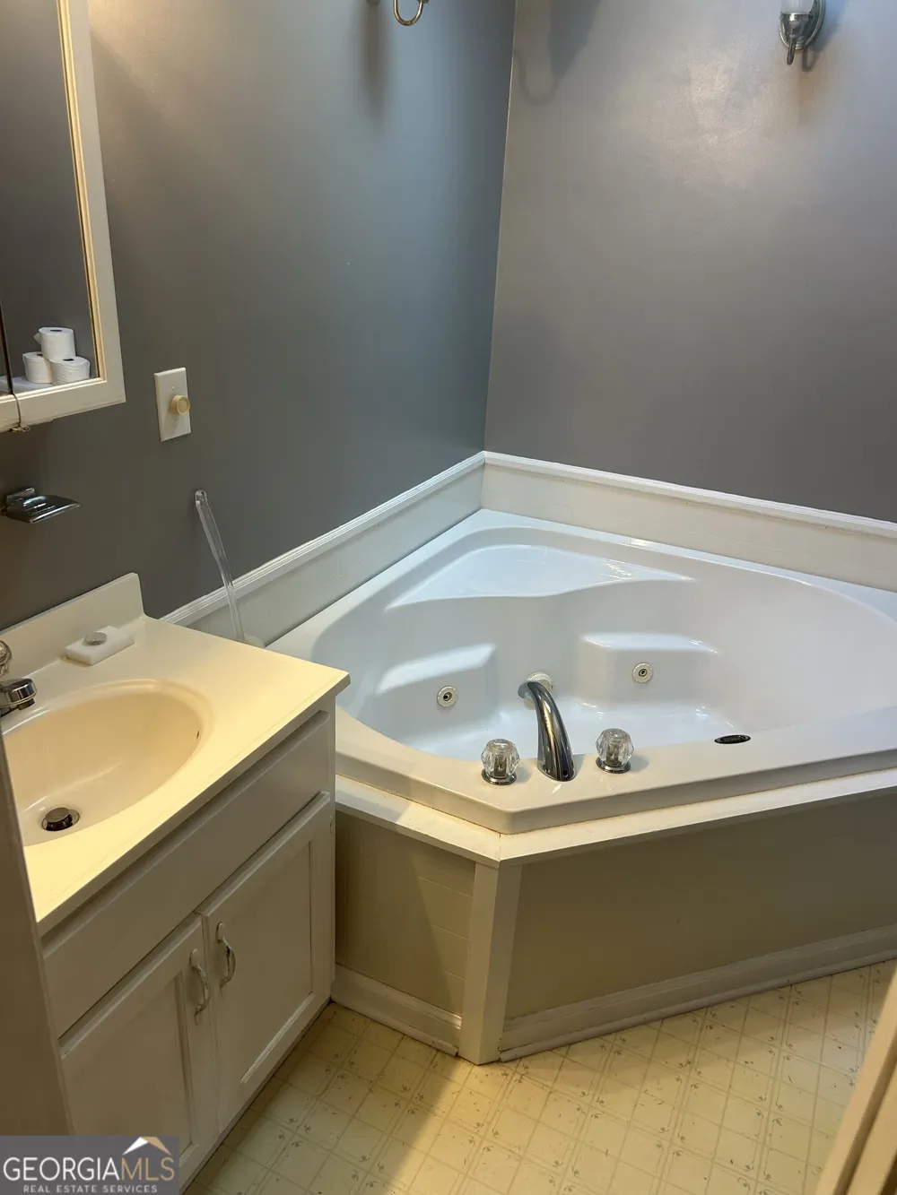 63 Clairmont AVE Elberton, GA 30635
