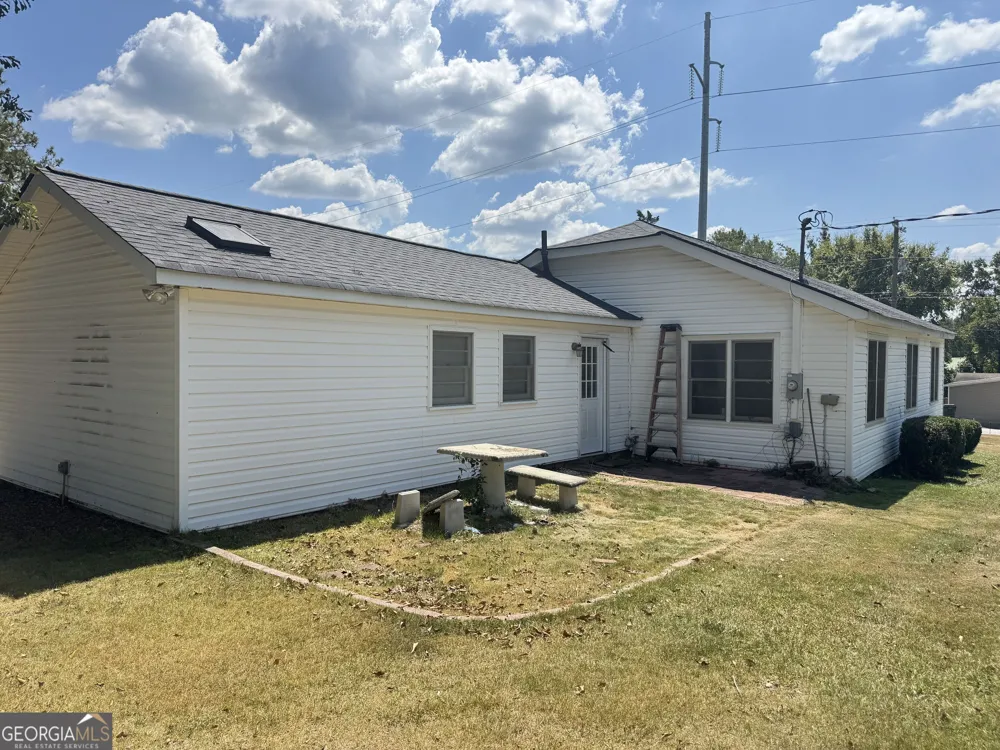 63 Clairmont AVE Elberton, GA 30635