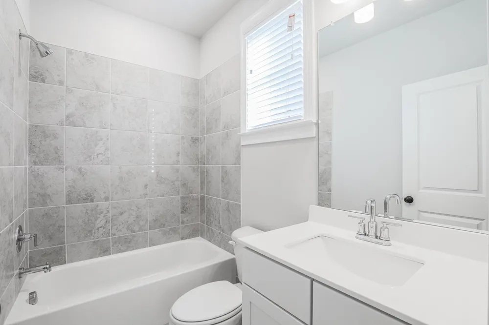 131 Vivian LN Peachtree City, GA 30269