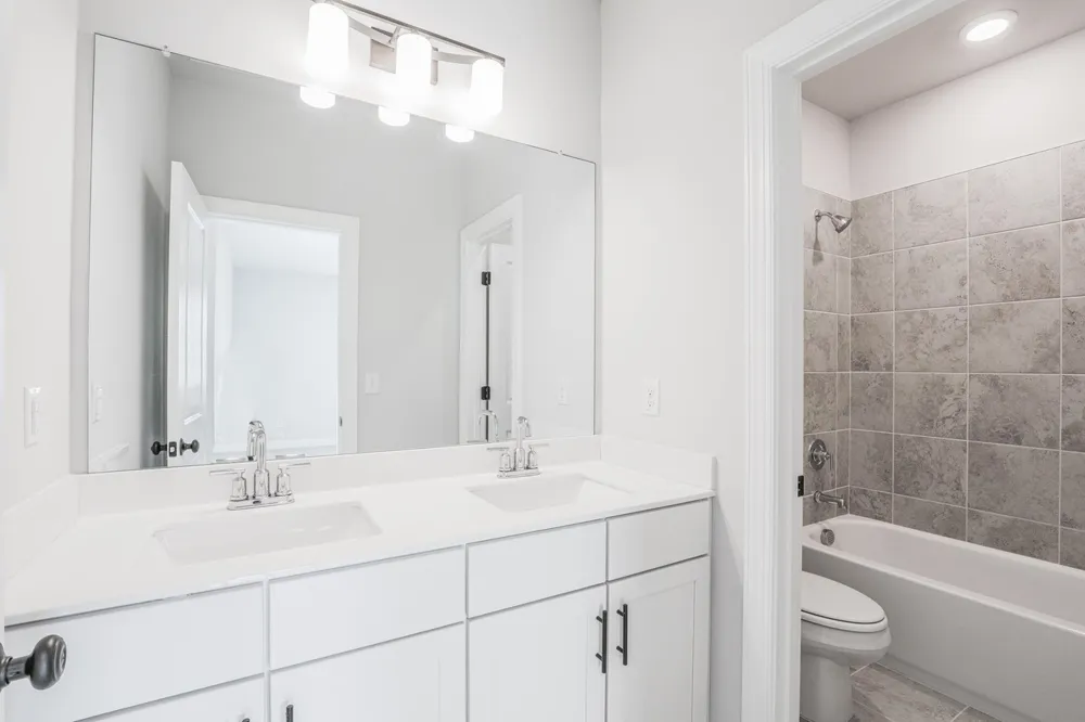 131 Vivian LN Peachtree City, GA 30269