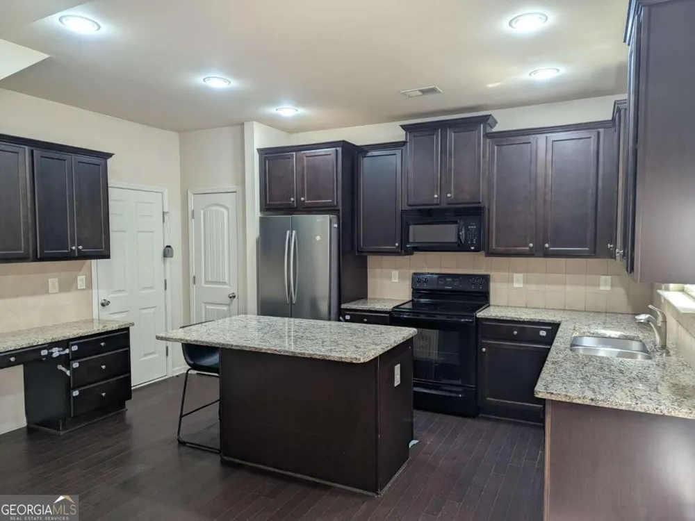 1785 Homeside DR Cumming, GA 30041
