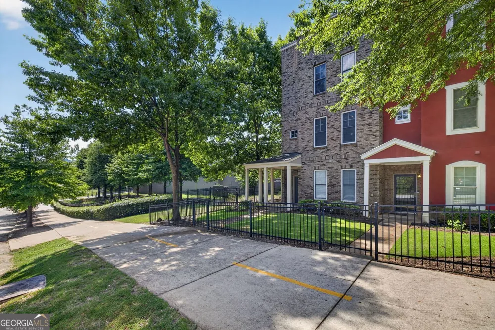 816 Liberty Commons DR NW Atlanta, GA 30314