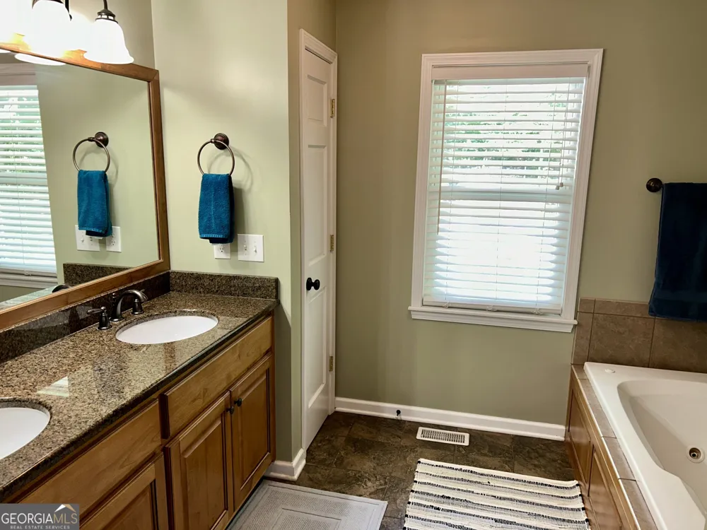 151 Evergreen LN Hartwell, GA 30643