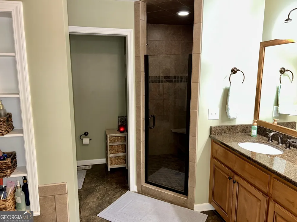 151 Evergreen LN Hartwell, GA 30643