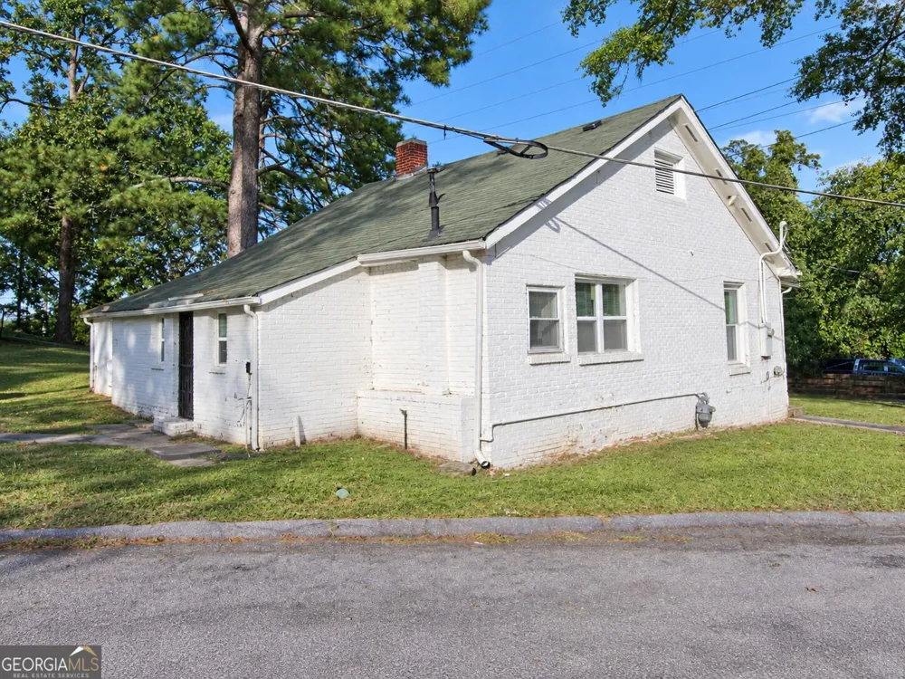 602 W Lake AVE NW Atlanta, GA 30318