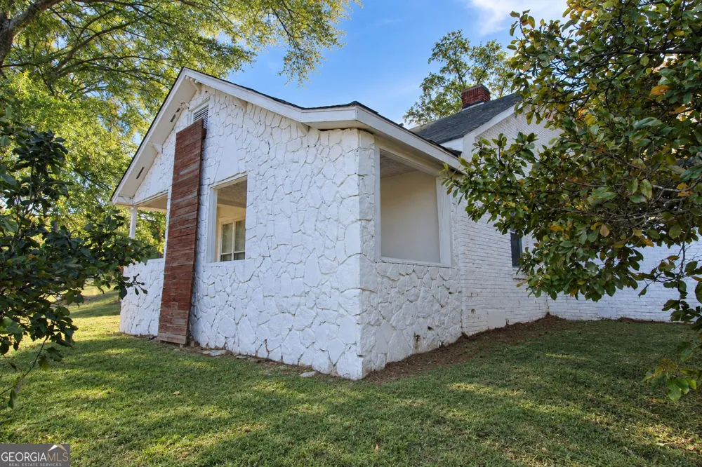 602 W Lake AVE NW Atlanta, GA 30318