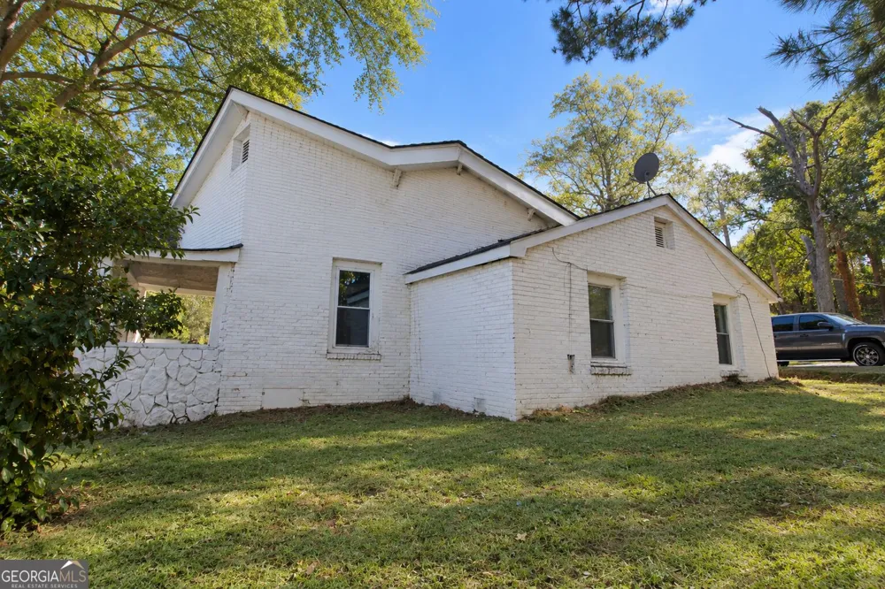 602 W Lake AVE NW Atlanta, GA 30318