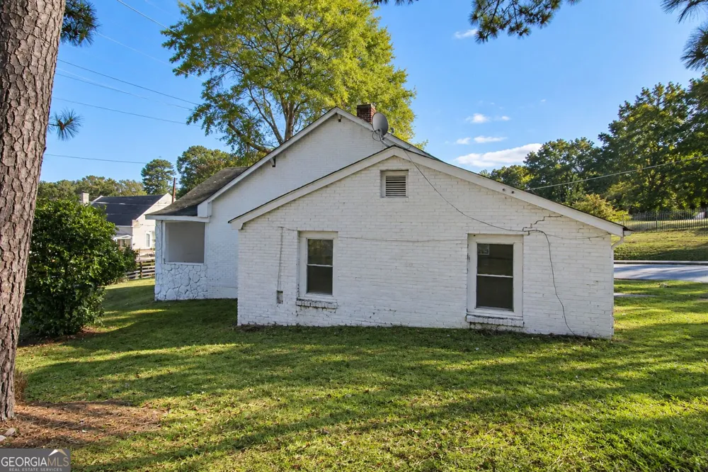 602 W Lake AVE NW Atlanta, GA 30318