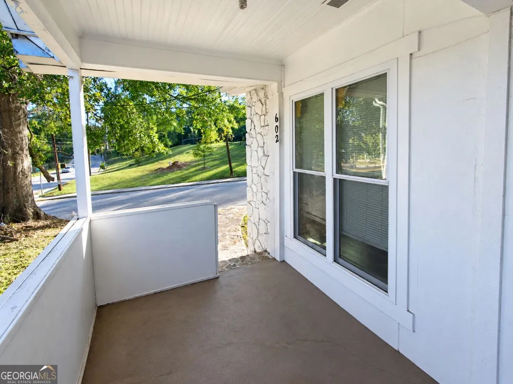 602 W Lake AVE NW Atlanta, GA 30318
