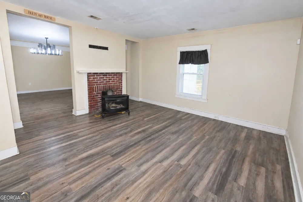602 W Lake AVE NW Atlanta, GA 30318