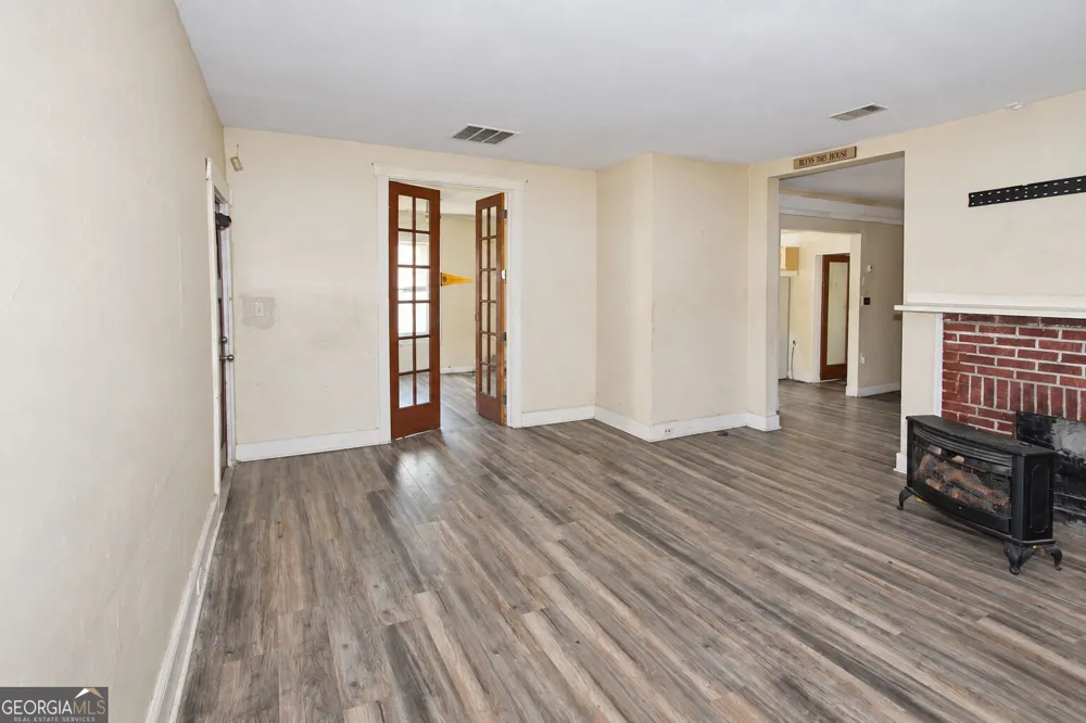 602 W Lake AVE NW Atlanta, GA 30318
