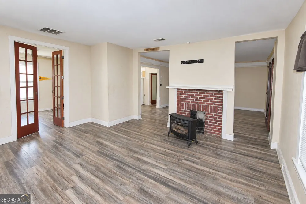 602 W Lake AVE NW Atlanta, GA 30318