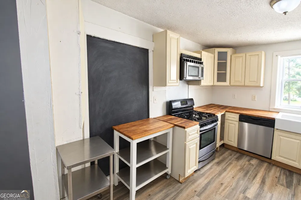 602 W Lake AVE NW Atlanta, GA 30318