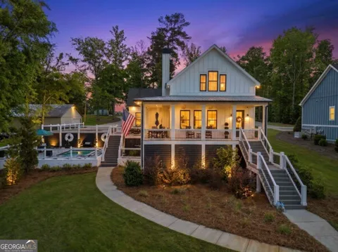 1090 Crooked Creek RD