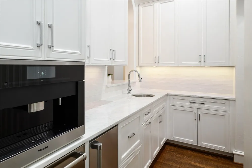 6419 Lakehurst Avenue Dallas, TX 75230