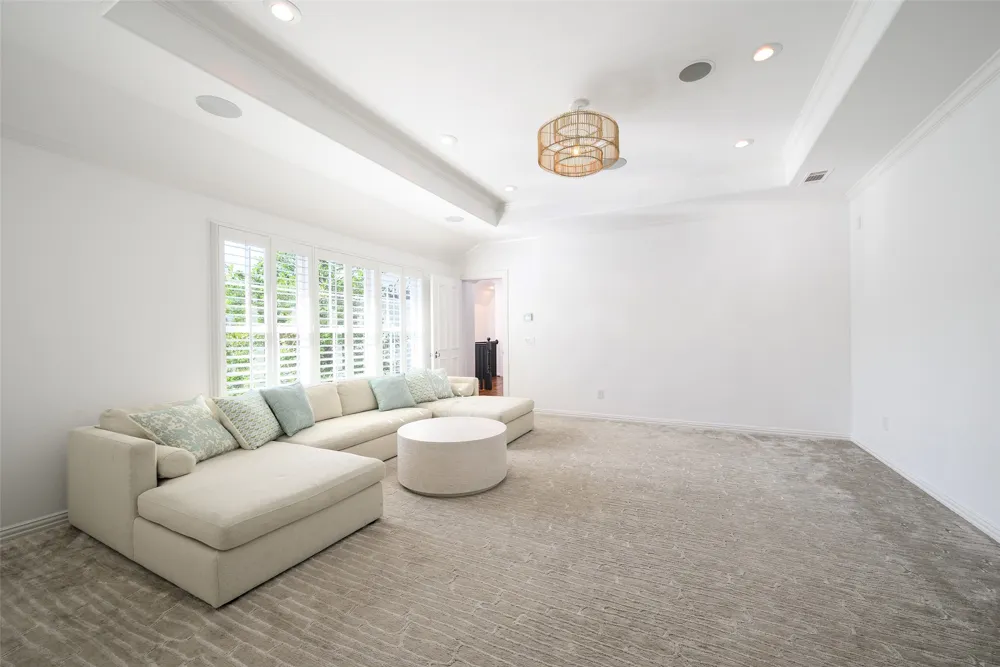 6419 Lakehurst Avenue Dallas, TX 75230