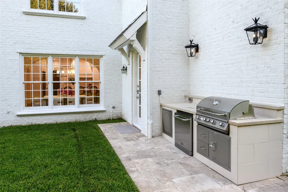 6419 Lakehurst Avenue Dallas, TX 75230