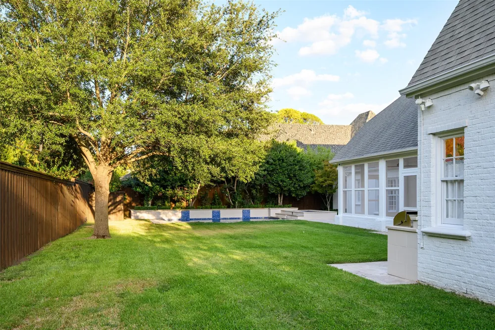6419 Lakehurst Avenue Dallas, TX 75230